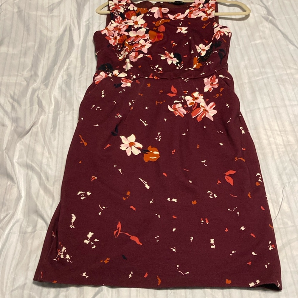 Size 4 sleeveless Land’s End dress maroon flower print